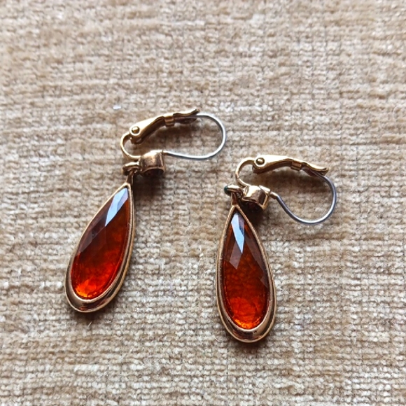 Vintage Gold Tone Tear Drop Dangle Earrings - Picture 1 of 8